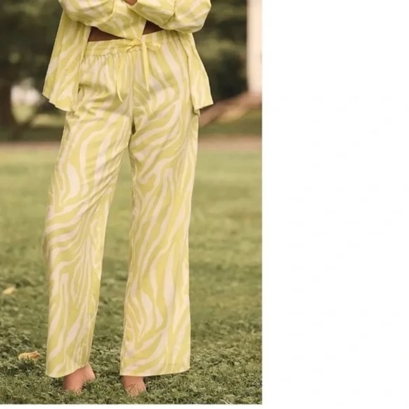NWT Anthropologie Wide Leg Zebra Print Flannel Pajama Bottoms Medium - Picture 4 of 4
